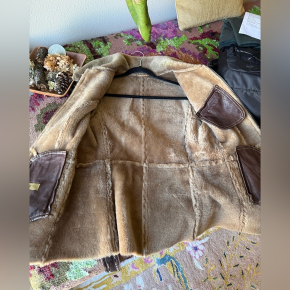 Elegant Brown Shearling Leather Jacket - Picture 3 of 7